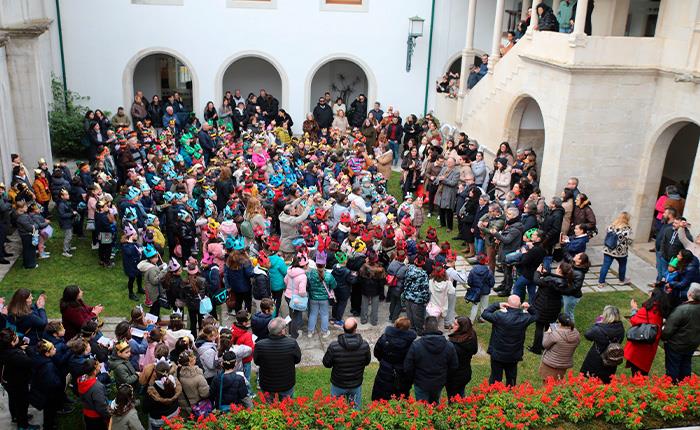 Alunos do Centro Escolar de Cantanhede cantaram as Janeiras na Câmara
