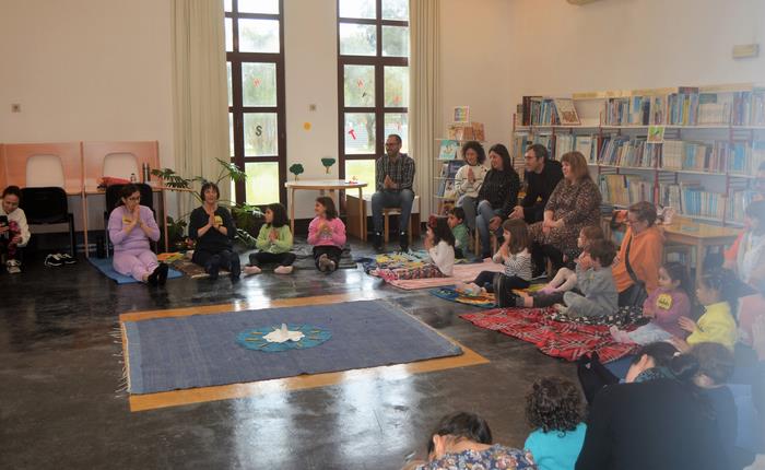 Biblioteca Municipal de Cantanhede promoveu sessão de Ioga para crianças e pais