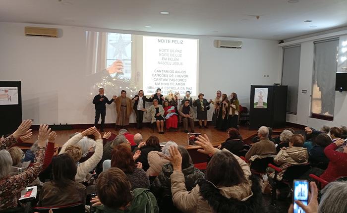 Tardes Comunitárias encerram o ano de 2025 com a representação teatral “Um casamento feliz… e um filho pelo Natal”