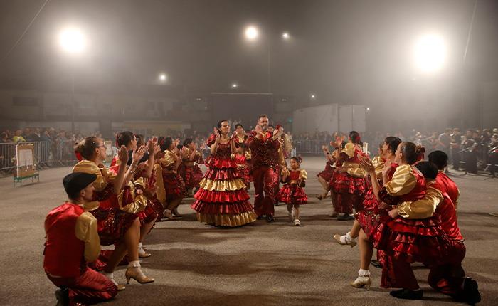 Milhares de pessoas saíram à rua para ver o desfile das Marchas Populares na Praia da Tocha